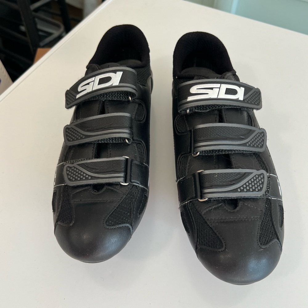 Sidi men’s cycling shoes with clip. 10.5 Used for indoor Peloton